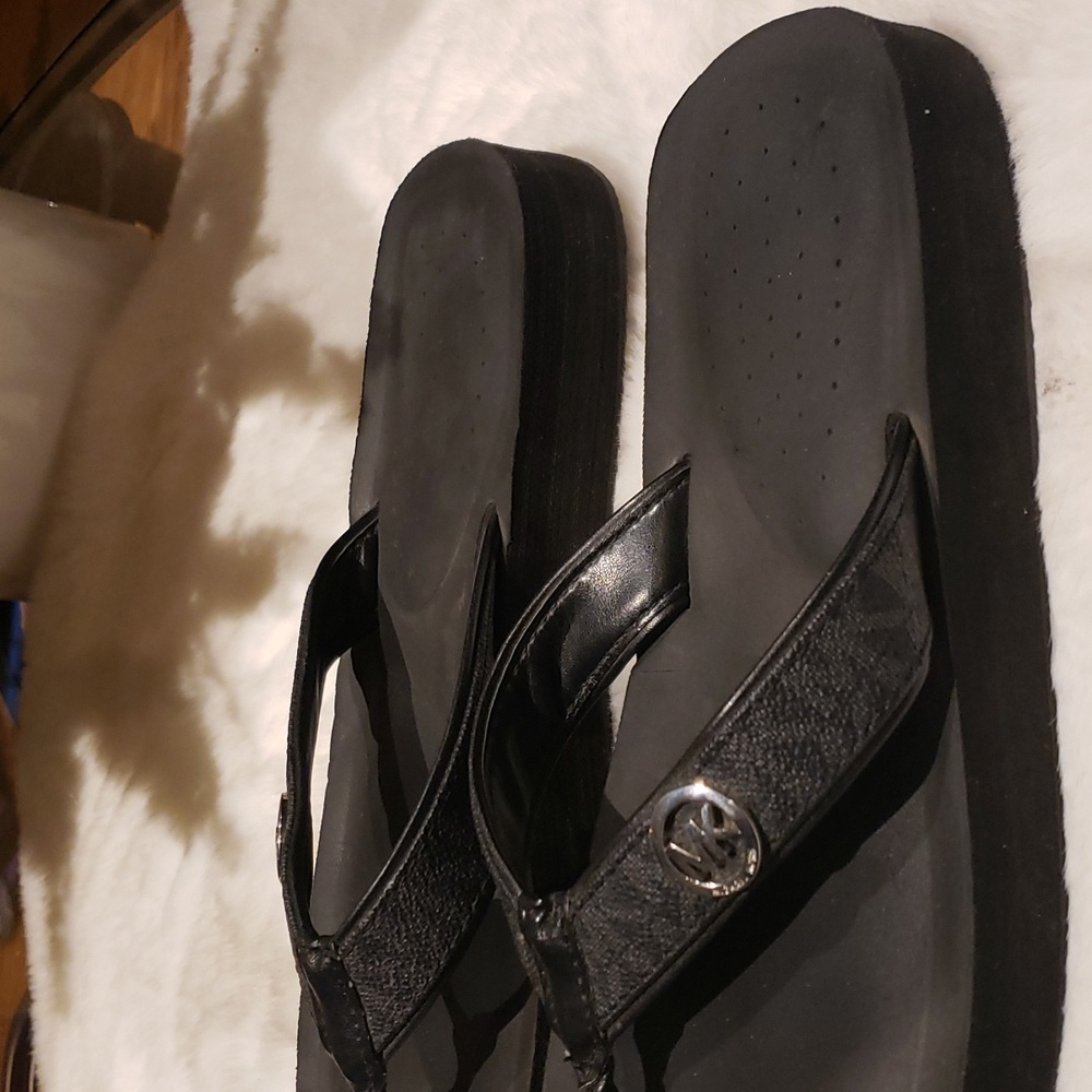 MICHAEL KORS  10 BLACK FLIP FLOP - Picture 2 of 11